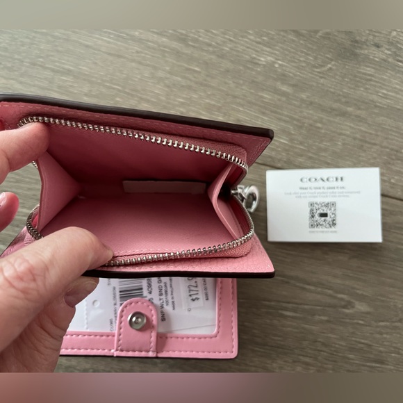NWT Coach Pink Sundae Wallet and Hand Purse from their Boardwalk Collection - Picture 6 of 10